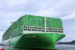 世界最大集装箱船，长400米排水量64万吨，能装下5个福特号航母